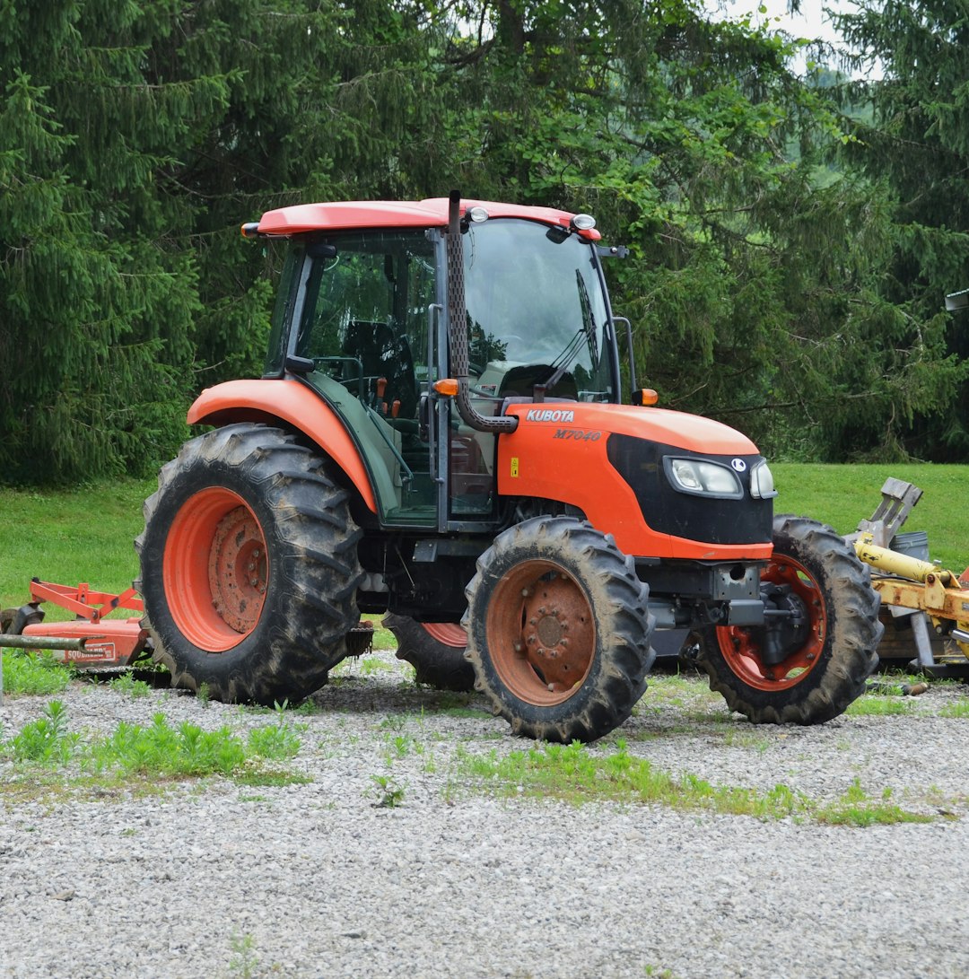 Tractor, a thiccc subject