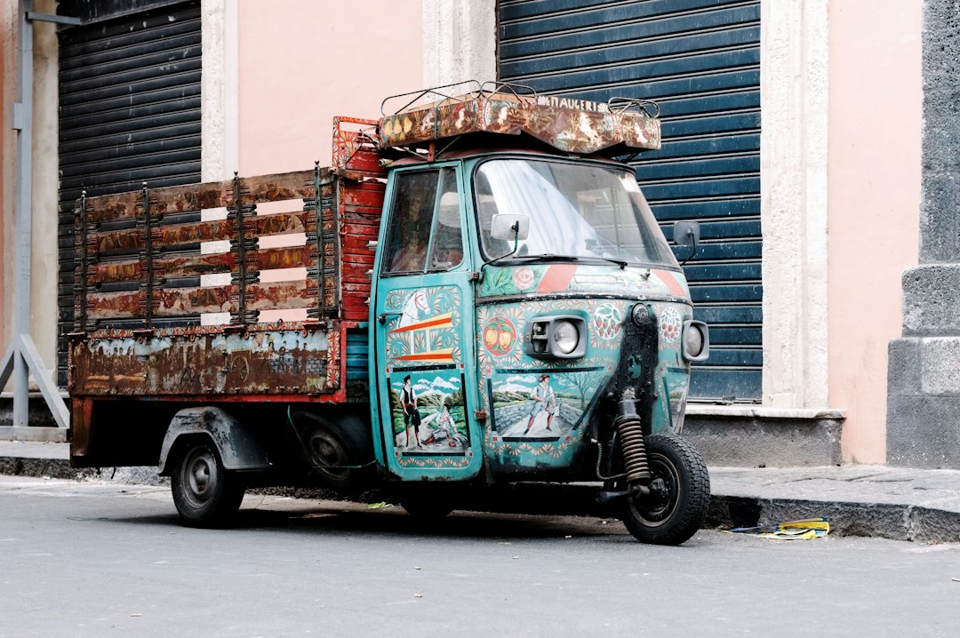 Three-Wheeled Piaggio Ape, a thiccc subject