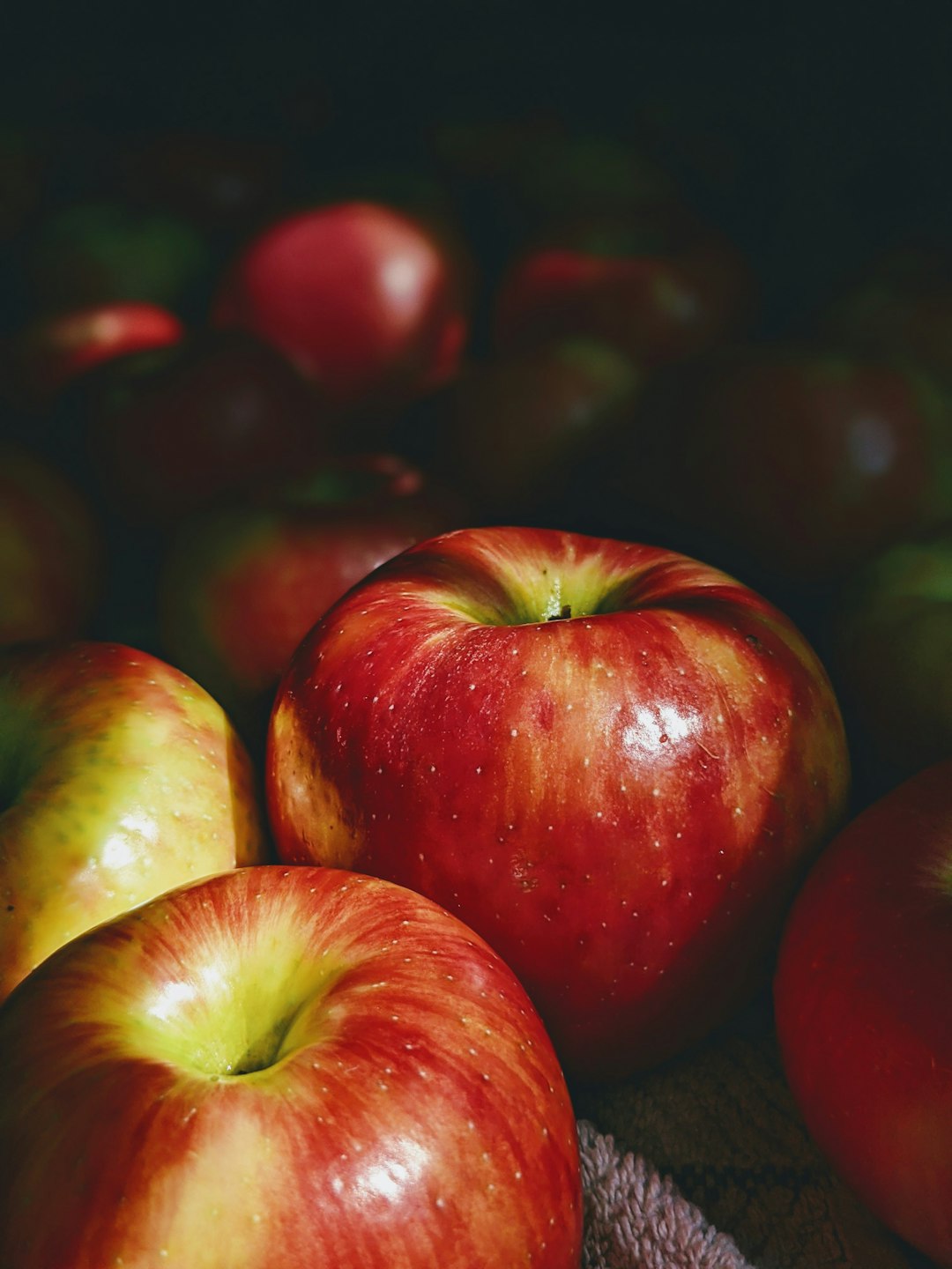 Honeycrisp apple.